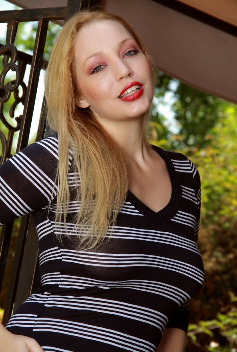 Нина, 22